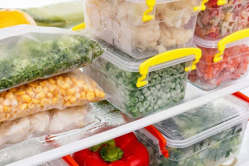 riesgos-de-almacenar-alimentos-en-recipientes-de-plastico